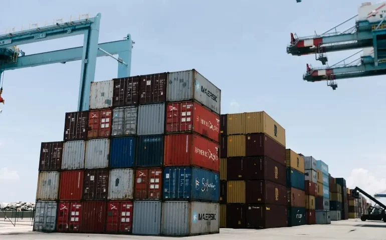 Lucro industrial da China cresce 15,8% em março e mantém ritmo forte no trimestre