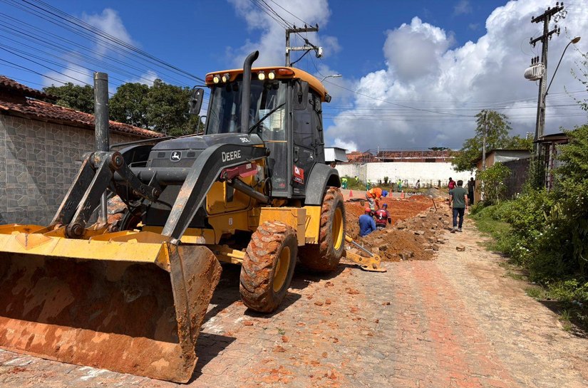 Obras da nova rede de drenagem avançam no Benedito Bentes