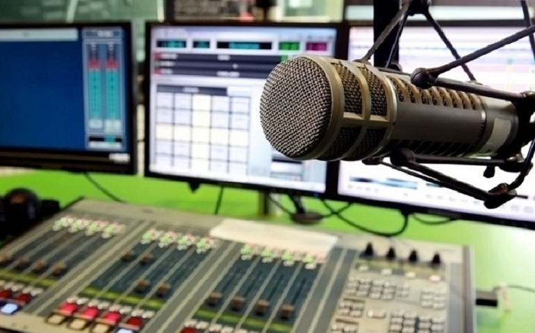 Abraço Brasil e abraços estaduais, junto com deputados, propõe auxílio emergencial para rádios comunitárias