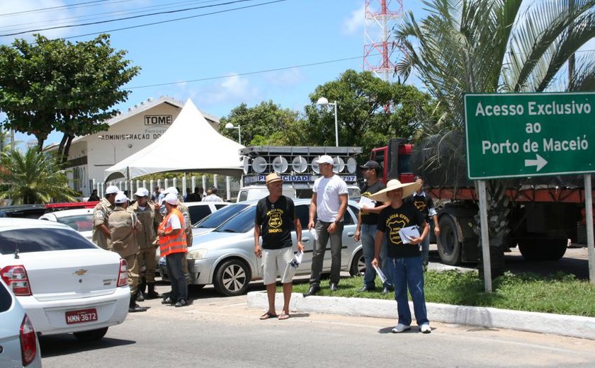 Policiais civis realizam ato público no Porto de Maceió para cobrar reivindicações