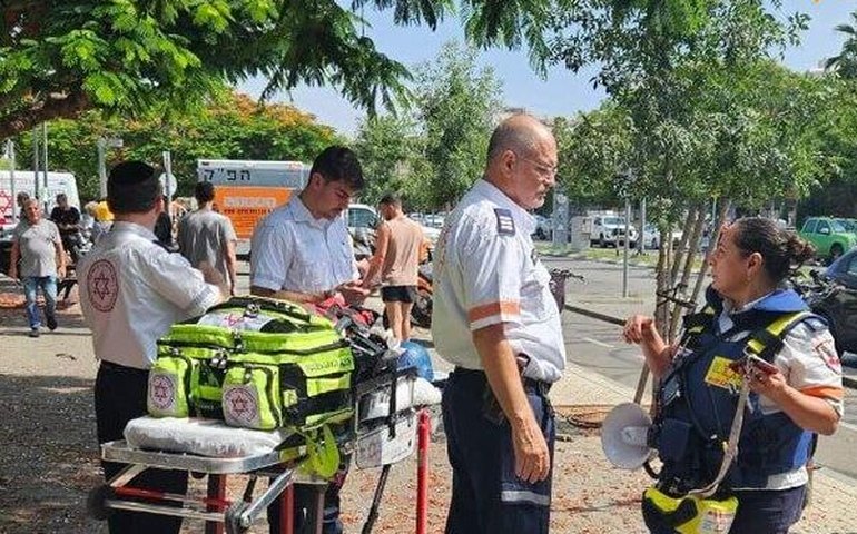 Míssil iraniano destrói vários condomínios no norte de Tel Aviv