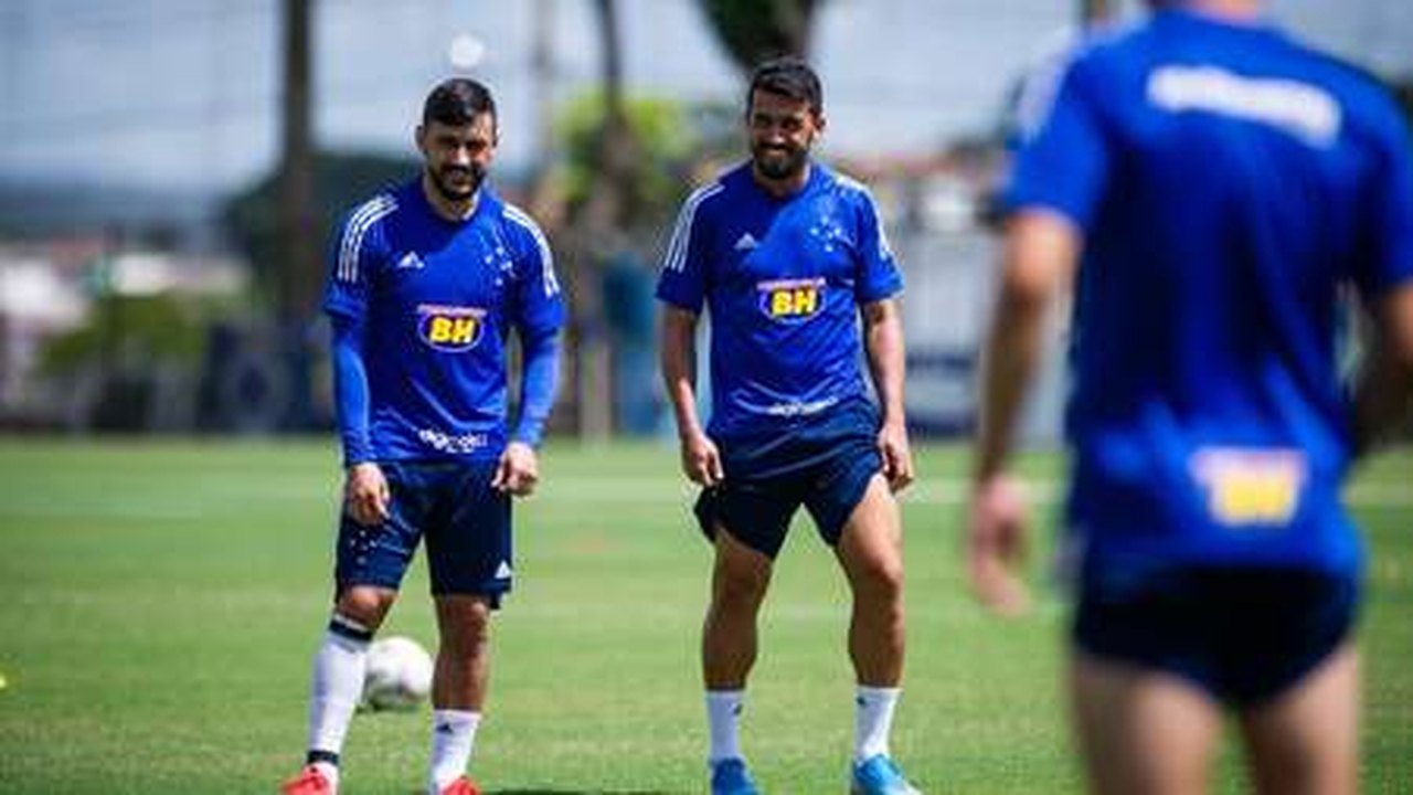 Cruzeiro anuncia rescisão de contrato com meia Robinho e lateral-direito Edilson