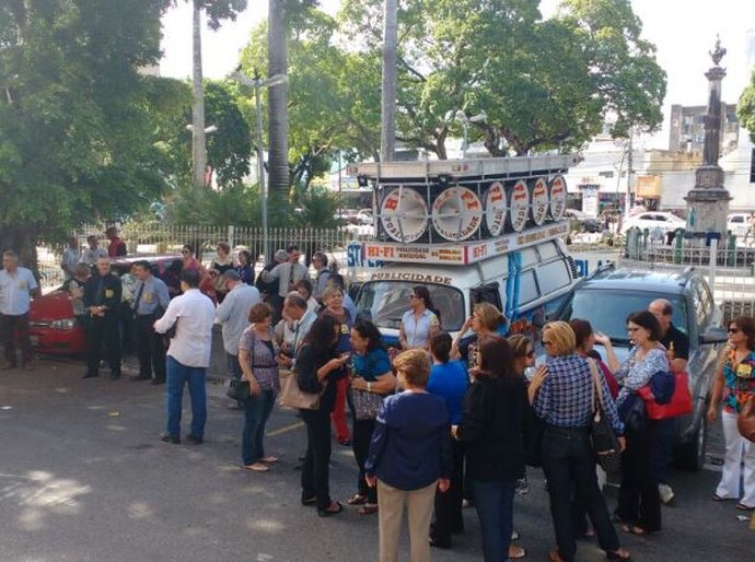 Manifestação de servidores cobra correção salarial da mesa da Assembleia