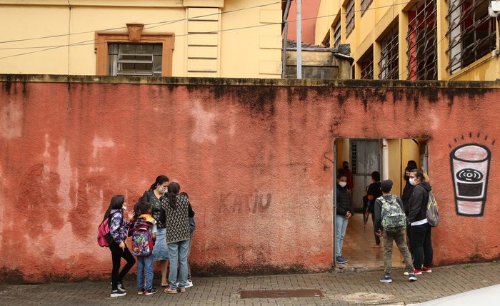 Escolas retomam atividades e exigem respeito a protocolos sanitários Escolas retomam atividades e exigem respeito a protocolos sanitários