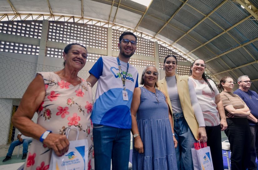 Programa Arapiraca de Olho no Futuro avança com entrega de mais de 500 óculos de grau