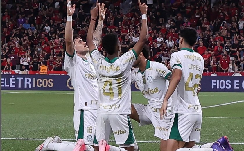 Palmeiras bate Atlético-GO e vai para final com o Botafogo na liderança do Brasileirão