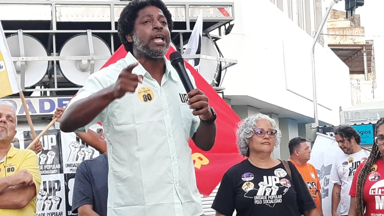 Em comício no Centro de Maceió, candidato à presidência Léo Péricles defende governo de Zumbi e Dandara como exemplo para o país
