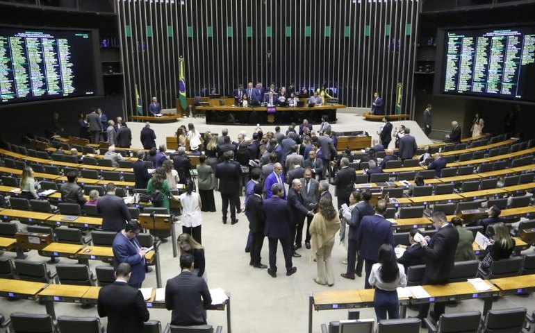 Deputados analisam regras para regularização de imóveis rurais em áreas de fronteira; acompanhe