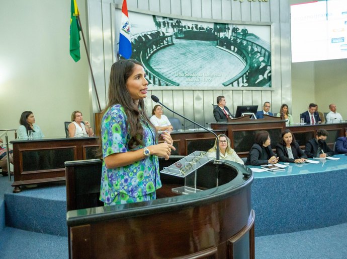 Paula Dantas destaca avanços na primeira infância em audiência pública na ALE