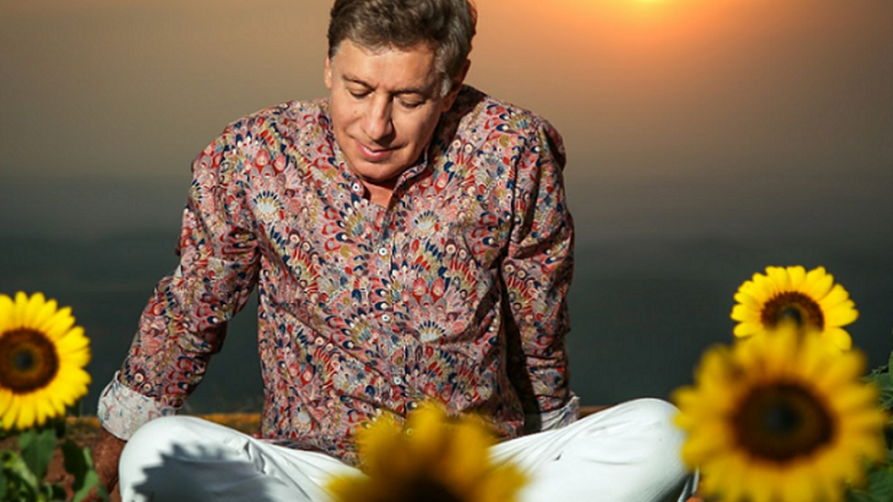 Flávio Venturini leva show “Girassol” a São Paulo