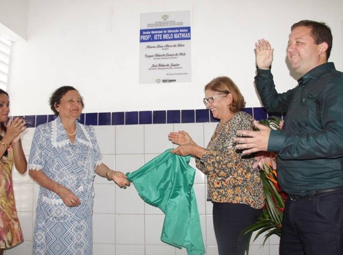 Eliza inaugura Escola Iete Mathias em Rio Largo