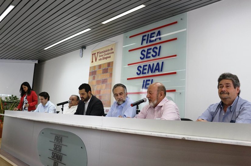 Seminário discute alternativas para tornar setor cerâmico competitivo
