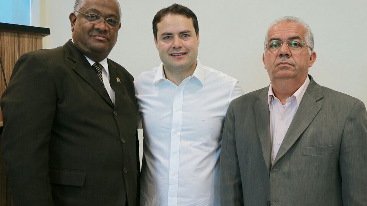 “A igreja protege o ser humano das armadilhas da vida”, declara Renan Filho