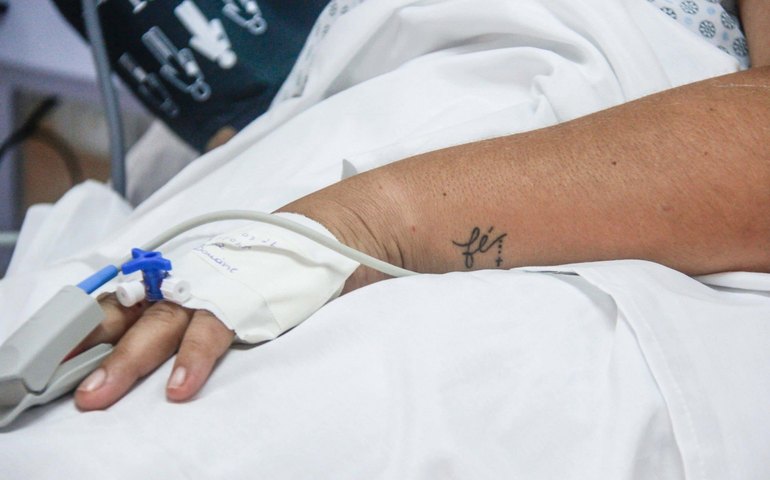 Brasil segue na contramão do mundo e tem maior alta nos óbitos por covid