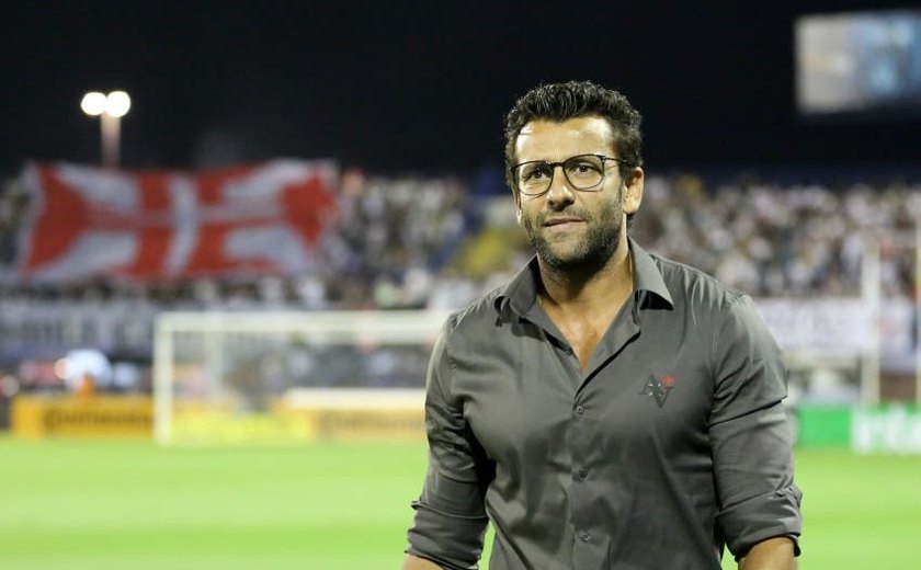 Alberto Valentim deixa comando do Athletico-PR após derrota por goleada