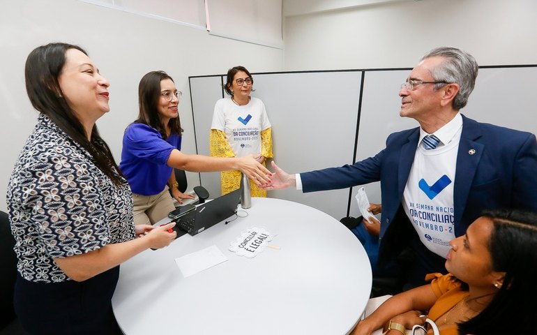 Presidente do TJAL acompanha audiências de conciliação e defende acordo entre as partes