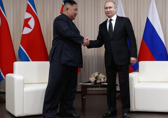 Vladimir Putin reúne-se com Kim Jong-un em Pequim