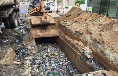 Slum realiza ações para coibir descarte inadequado de lixo