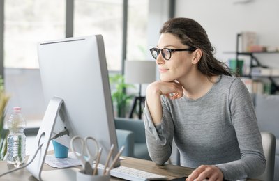 Mulheres lideram uso de IA para cuidados com a saúde no Brasil, aponta estudo