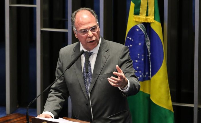 O líder do governo no Senado, Fernando Bezerra Coelho, colocou o cargo à disposição