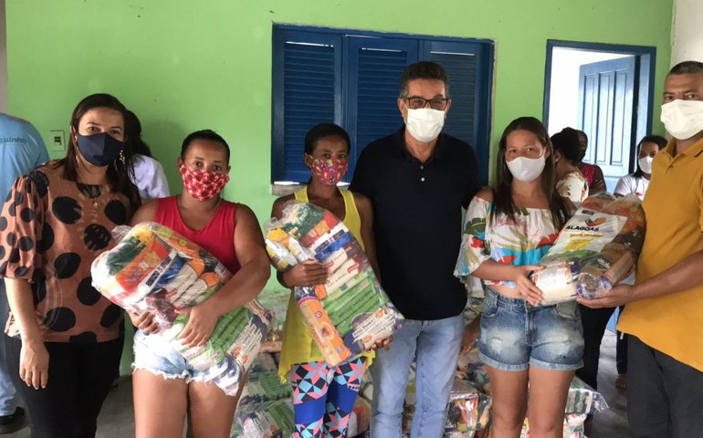 602 famílias da zona rural de Branquinha são contempladas com nova entrega de cestas básicas