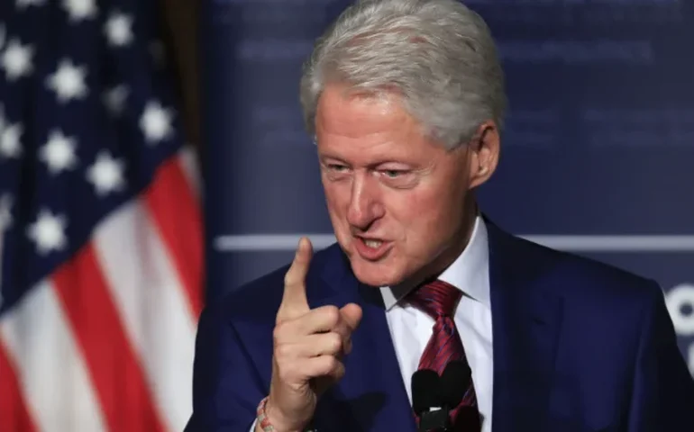 Bill Clinton afirma desconhecer crimes de Jeffrey Epstein em audiência