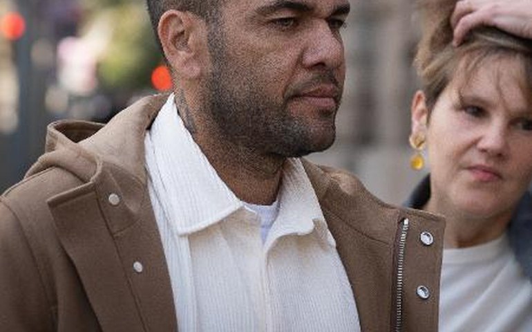 Daniel Alves é absolvido pela Justiça espanhola de condenação por agressão sexual