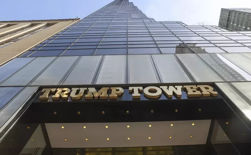 Troféu de Mundial de Clubes é exposto em prédio de Trump