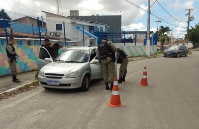 Polícia Militar reforça policiamento na região do Clima Bom, em Maceió
