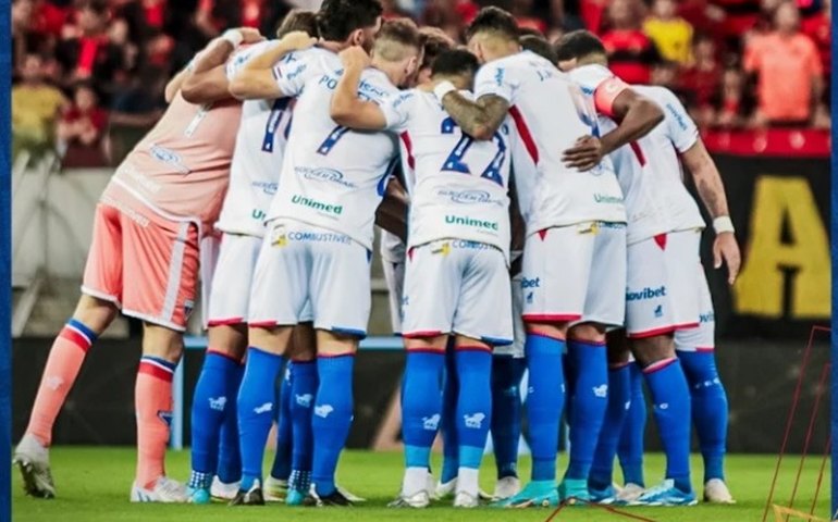 Jogadores do Fortaleza são hospitalizados após ataque a ônibus na saída da Arena Pernambuco