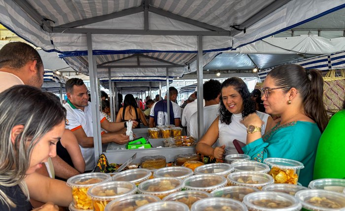 Feira fortalecer a produção local, gera renda e fomenta a economia solidária Feira fortalecer a produção local, gera renda e fomenta a economia solidária