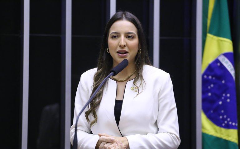 CCJ aprova projeto que regulamenta profissão de cerimonialista