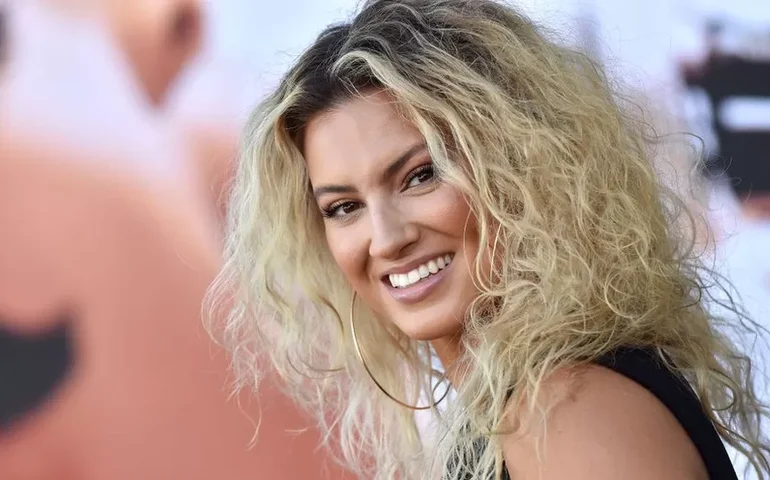 Tori Kelly fala pela 1ª vez sobre internação por coágulo sanguíneo: 'Dias assustadores'
