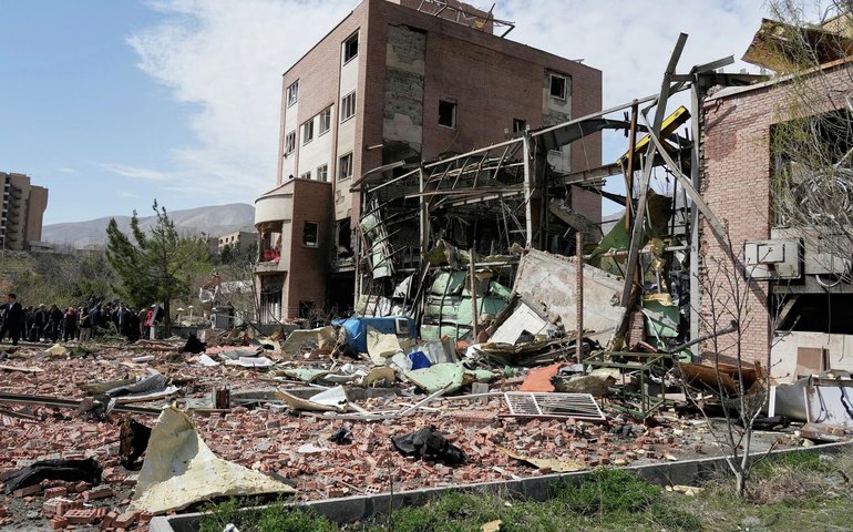 EUA atacam alvos iranianos após o Irã lançar drones no mais recente conflito no Golfo