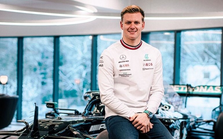 Mick Schumacher deixa Ferrari e vai ser o piloto reserva da Mercedes em 2023