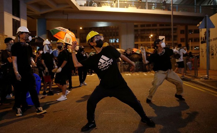 Protestos em Hong Kong foram contidos por onda de violência