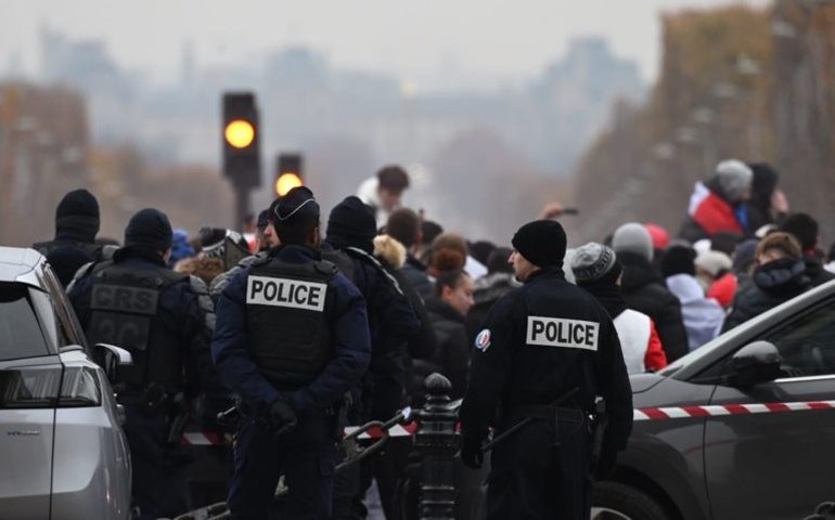 Polícia francesa desmantela campo de migrantes em Paris a menos de 100 dias da Olimpíada