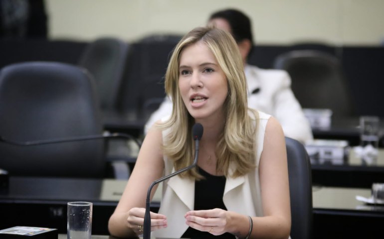 Cibele Moura comemora aprovação de projeto que transforma a Festa de Santo Amaro em patrimônio cultural do Estado