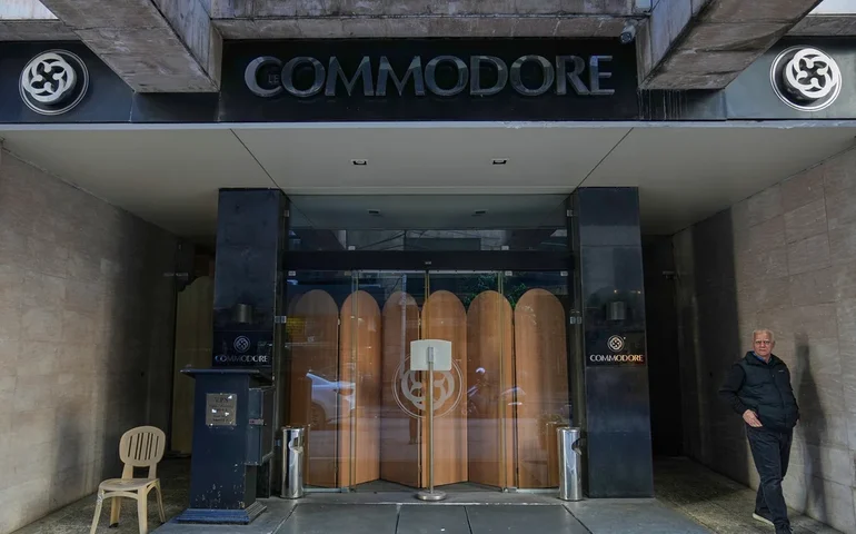 Hotel Commodore de Beirute, um refúgio para jornalistas durante a guerra civil libanesa, fecha as portas