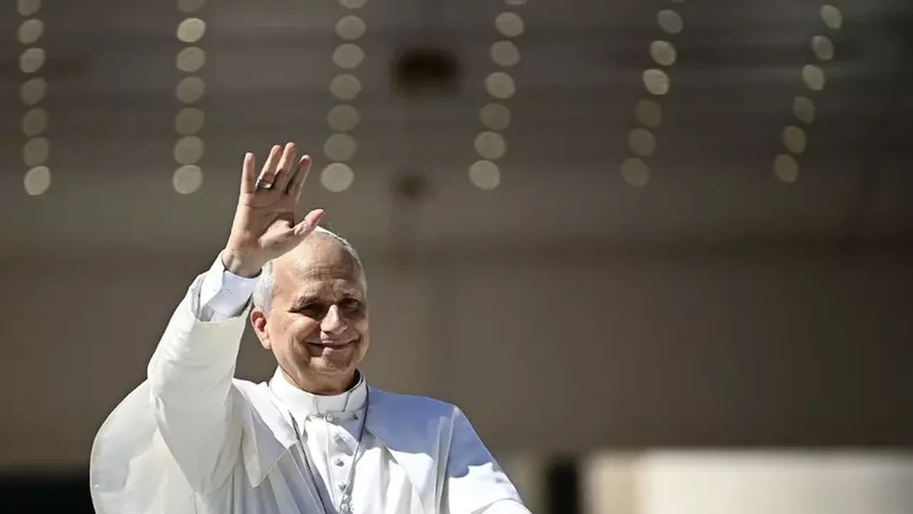 Papa Leão XIV defende liberdade de imprensa ao comentar veto de Trump a veículos