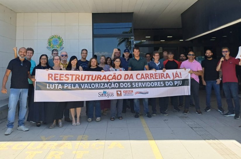 Em ato público, servidores do Judiciário Federal em Alagoas cobram atendimento da pauta de reivindicações