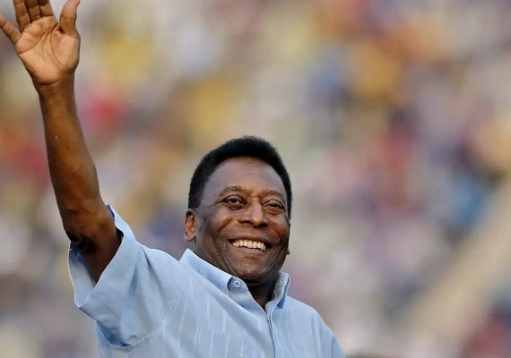Um ano sem a realeza: Pelé continua a encantar o mundo do futebol