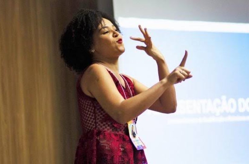 No Dia da Lei de Libras, IRES chama atenção para a urgência da educação de crianças surdas em Alagoas