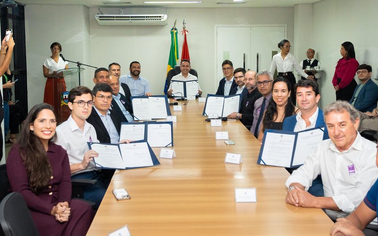 Governo concede incentivos a seis empresas que devem gerar dois mil empregos em Alagoas