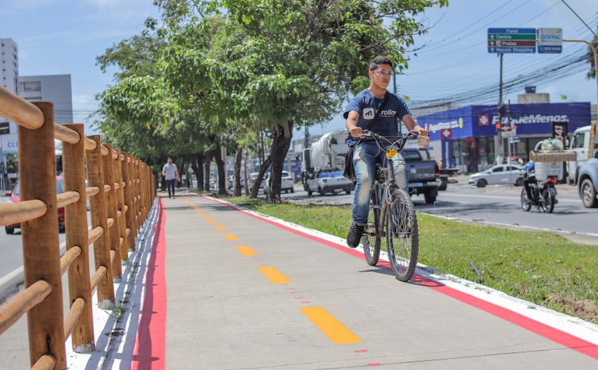 Prefeitura de Maceió inicia sinalização horizontal na ciclovia da Fernandes Lima