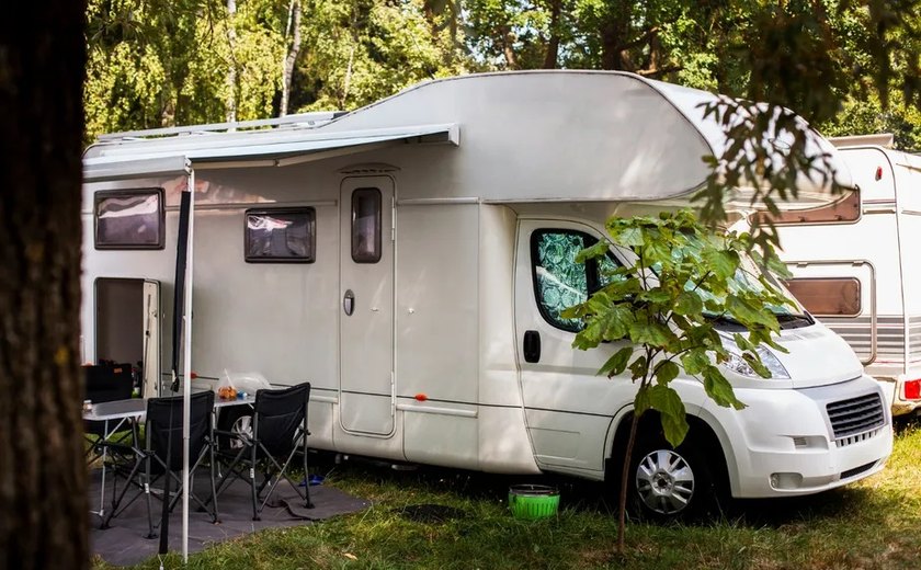 Nem 'hippies', nem nômades: família vive em motorhome na Califórnia por não poder pagar aluguel