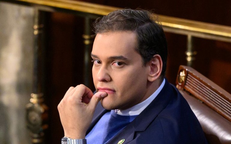 Ex-deputado George Santos se declara culpado em uma série de crimes para evitar julgamento nos EUA