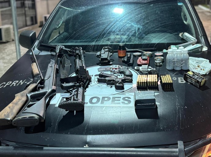 PM e PC apreendem arsenal e prendem dupla suspeita em ação integrada em Ibateguara