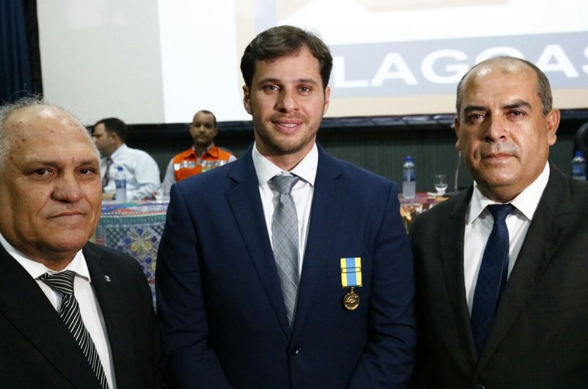 Marechal Deodoro: prefeito Cacau é homenageado pela Defesa Civil Estadual