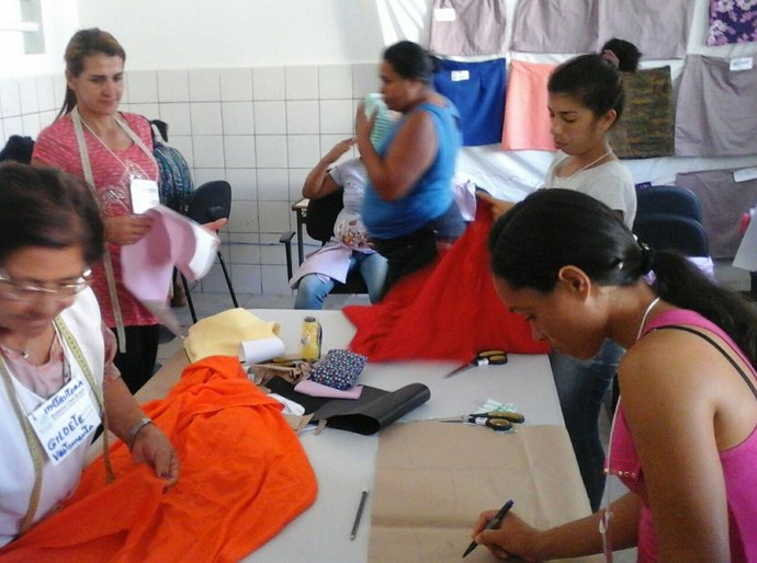 Arapiraquenses são contempladas com curso de corte e custura